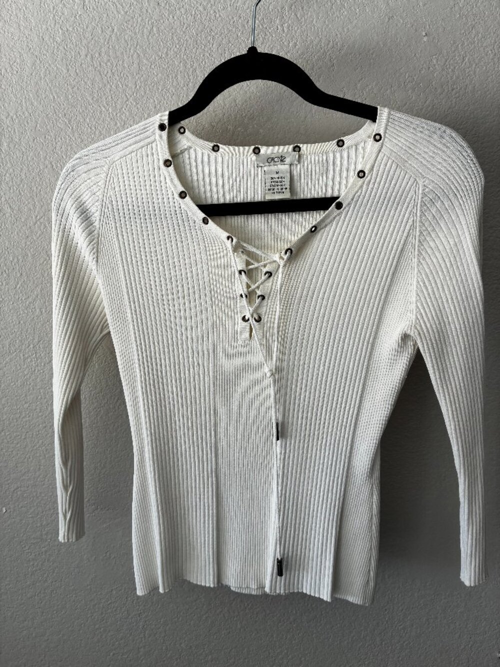 Cache White top